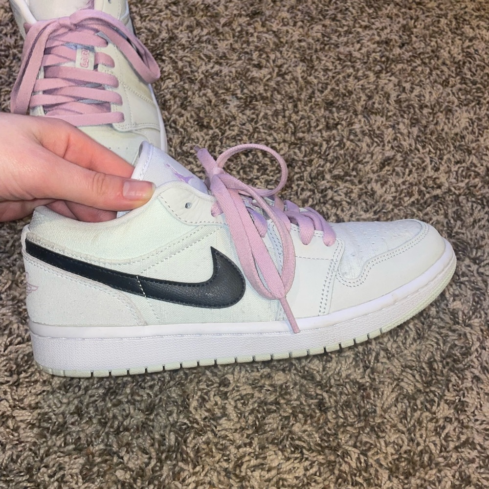 Women’s Air Jordan 1 Low SE ‘Barely Green’ - Picture 8 of 9